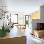 Daire Getaway - Cozy Garden Near The Mandello del Lario