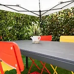 Daire Getaway - Cozy Garden Near The