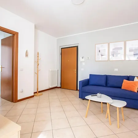 Getaway - Central, Nearby - Parking & Private Garden * מנדלו דל לאריו