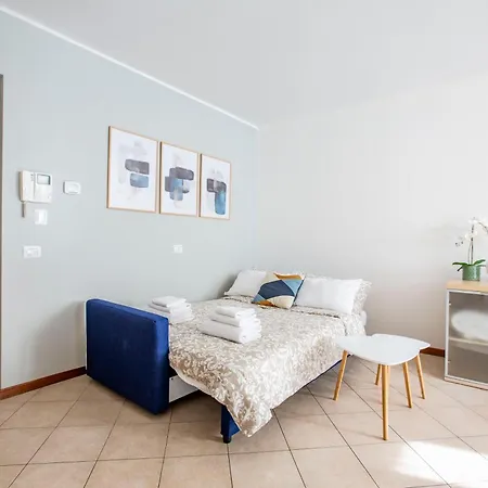 Getaway - Central, Nearby - Parking & Private Garden דירה מנדלו דל לאריו