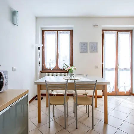 דירה Getaway - Central, Nearby - Parking & Private Garden מנדלו דל לאריו
