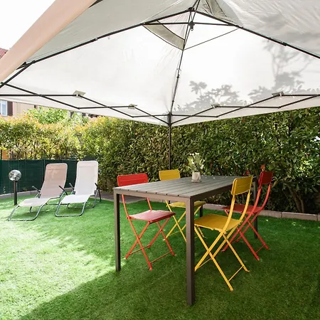 Getaway - Central, Nearby - Parking & Private Garden דירה