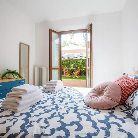 Apartment - Lakeside Bliss