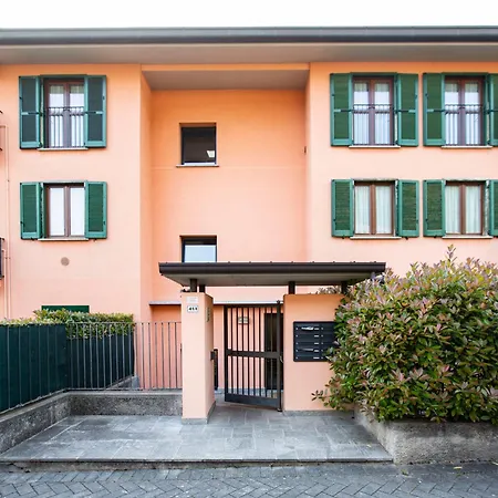 - Lakeside Bliss Apartment